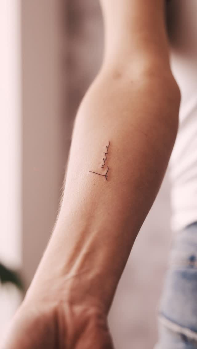 La belleza está en los detalles 🤍 Nombre en línea fina, delicado y eterno. 

Gracias a todas las personas que confiaron en mi trabajo y se tatuaron c