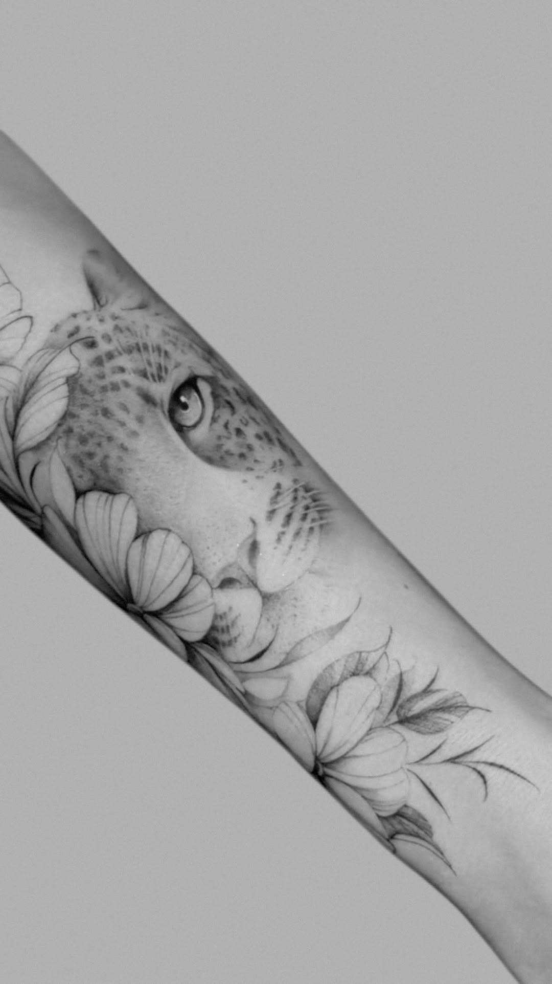 A few weeks, several cities and a lot of tattoos to create. 🤍
I’ll be travelling across the UK from September to October.
DM me your idea + preferr