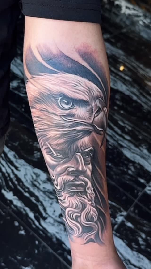Dövme sadece mürekkep değil, bir hikâye...
Her çizgi bir anı, her gölge bir duygu.
#dövme #tattoo #tattooart #dovmesanatı
