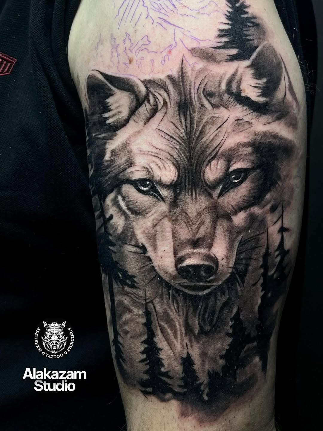 📏 ¿No tenés una regla a mano para medir tu tatuaje? Tranqui, hay otras formas. 👀

En este carrusel te mostramos cómo calcular aproximadamente el tam