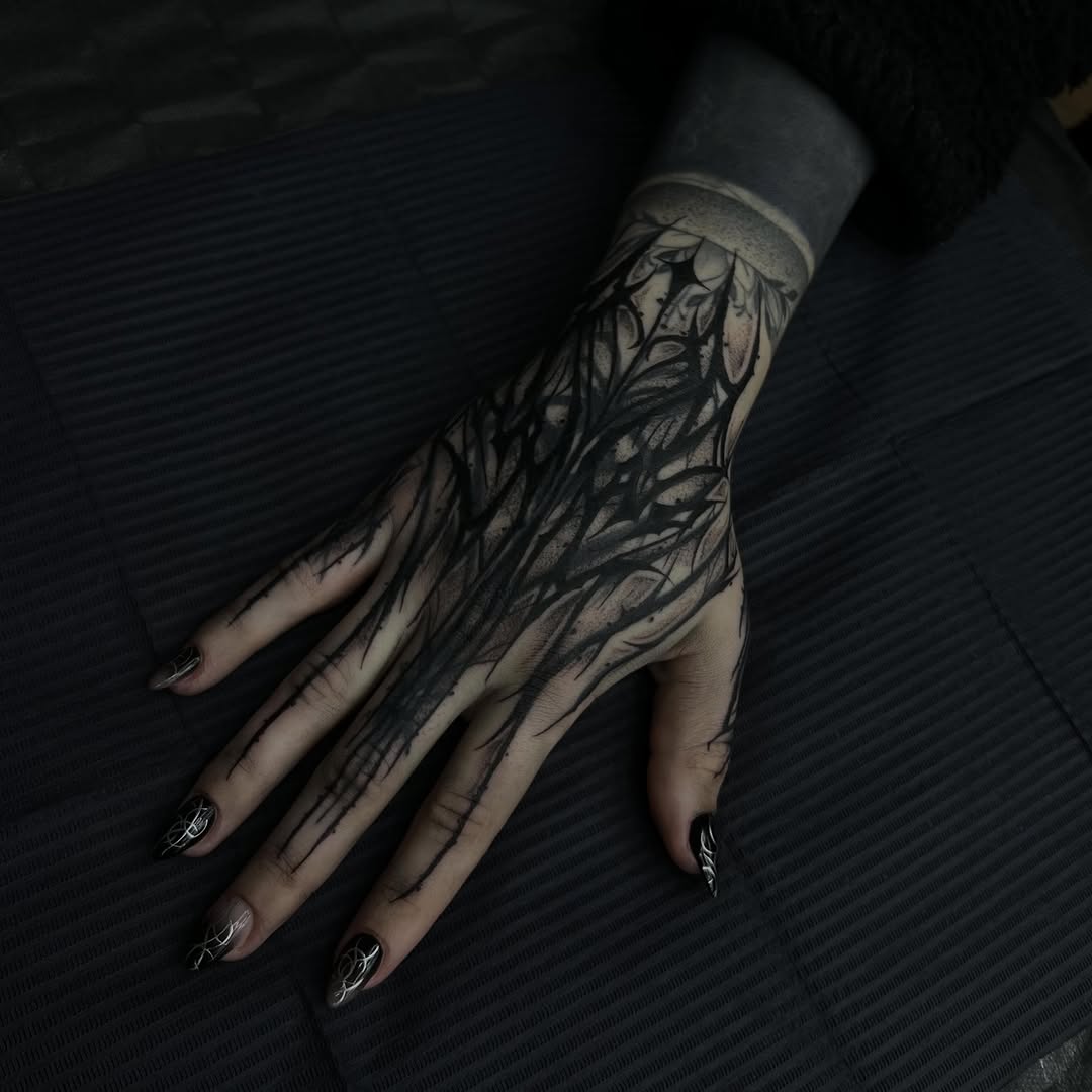 Dark abstrato feito pra Bel, obrigada demais pela confiança e resistência 🖤

AGENDA SP NOV/DEZ 
Orçamentos via link na bio 

Cartuchos sempre @uptatt