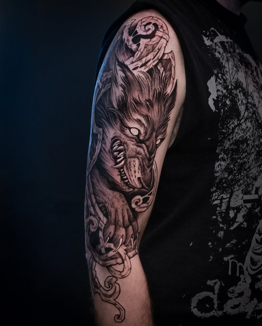 Starting a new full-sleeve project — from draft directly to freehand on skin. ✍🏻
I used to rely entirely on stencils, but for large-scale pieces, fre