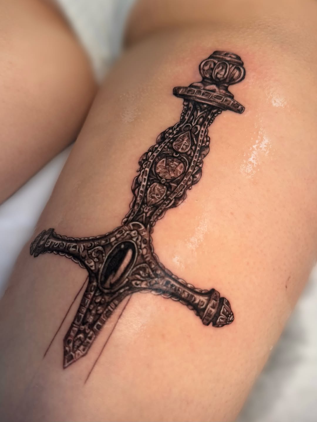 Day One at @edenbodyartstudios 🧞‍♀️ | Text (214)836-0019 To Book 
.
.
.
#tattoo #wisconsintattoo #texastattoo #dallastattoo #tattooartist