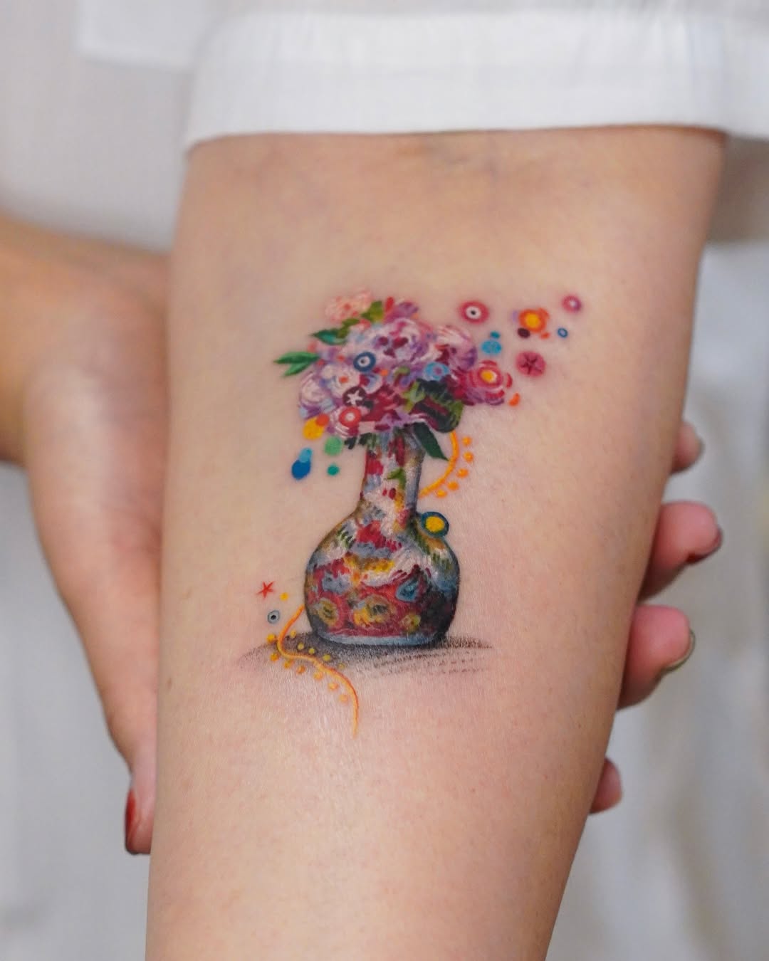A vase of flowers 🌸  four artistic worlds
VanGogh x Klimt x Munch x Gauguin.🕴🏻