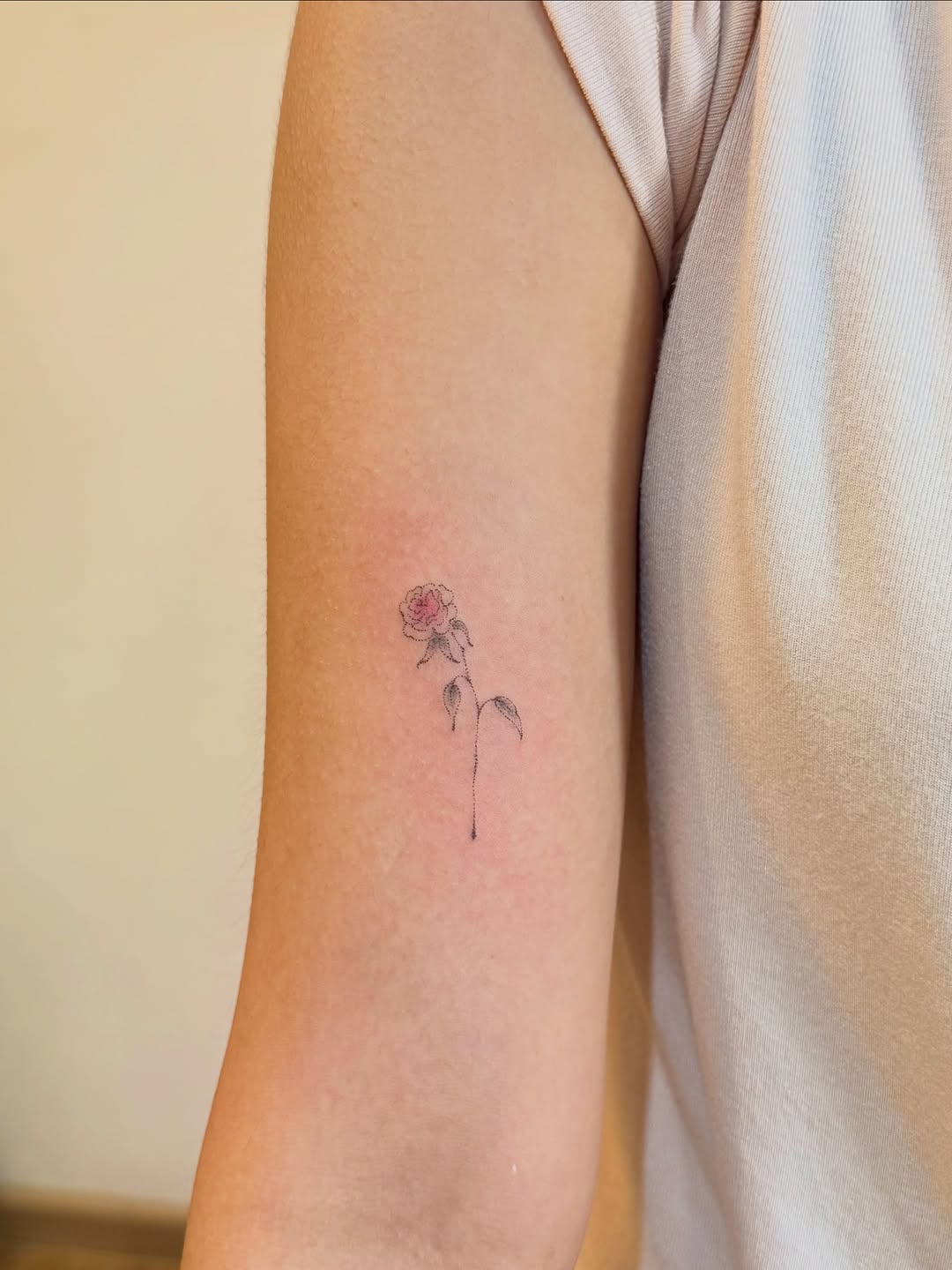 Designed & poked by @bimmaboooo for k. Beam 🐾🎀✨🤏🏻(1.8cm.)
#bimmbflashreview #ช่างสักผู้หญิง#ร้านสักกรุงเทพ