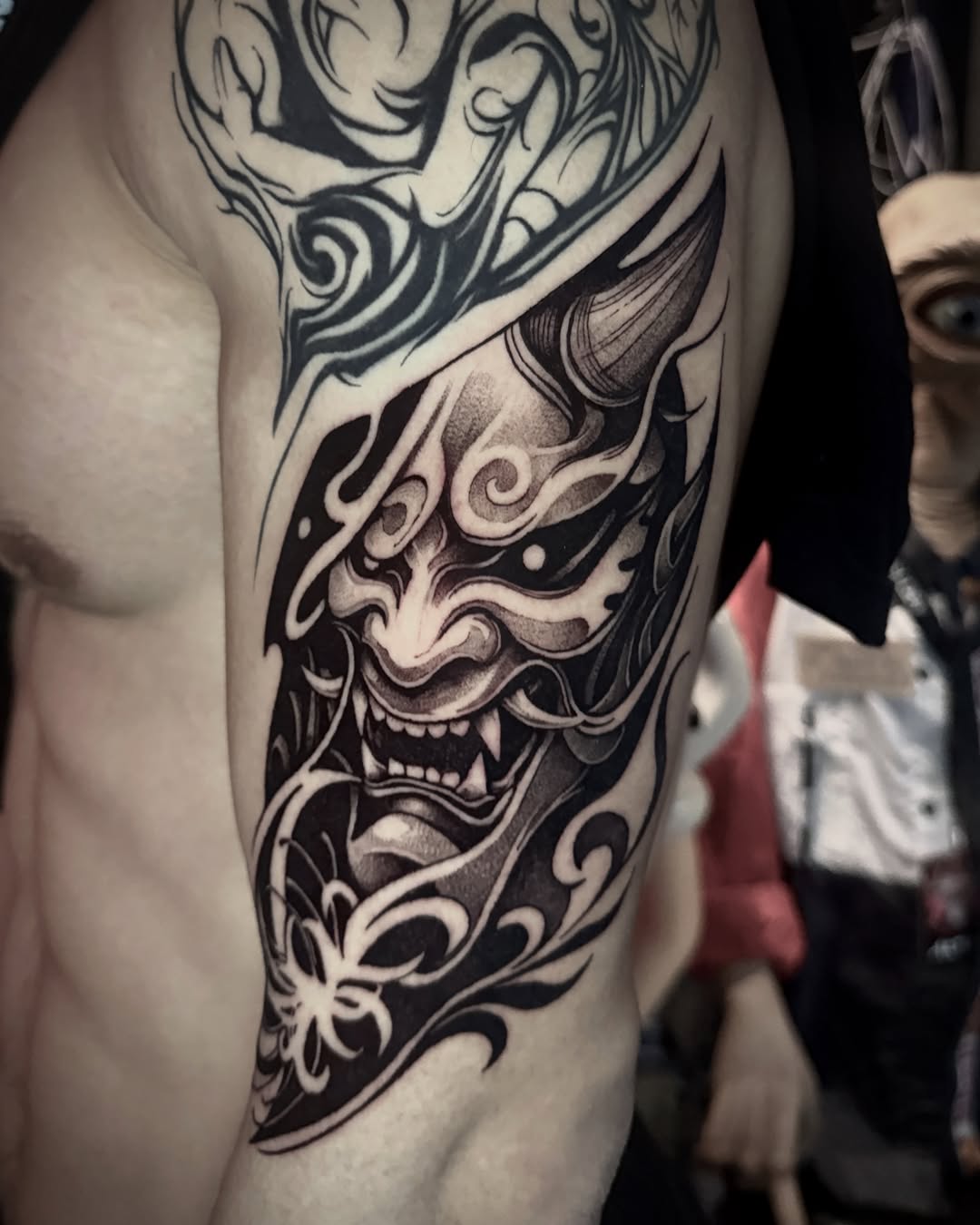 Would love to do more styles like this , special rates ! HMU 

#malaysiatattoo #surrealism #realism #blackwork #blackandgreytattoo