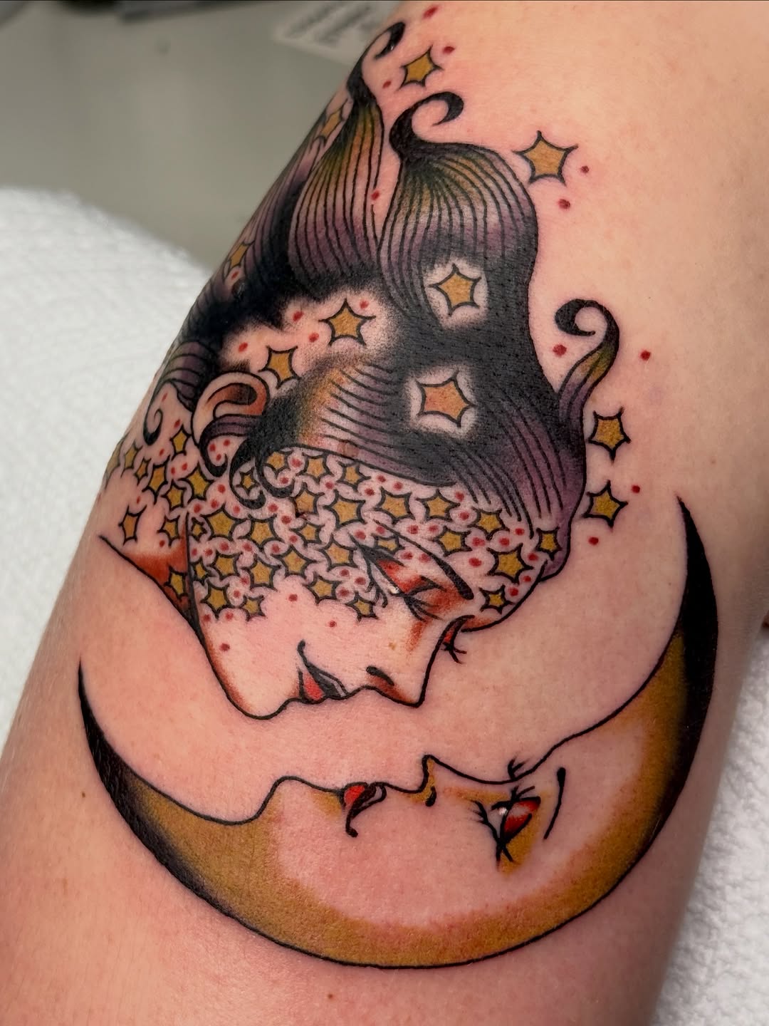 Drawn to fit single session knee banger. Only a few spots left in September and booking October!
.
.
.
#tattoo #traditionaltattoo #bayareatattooartis