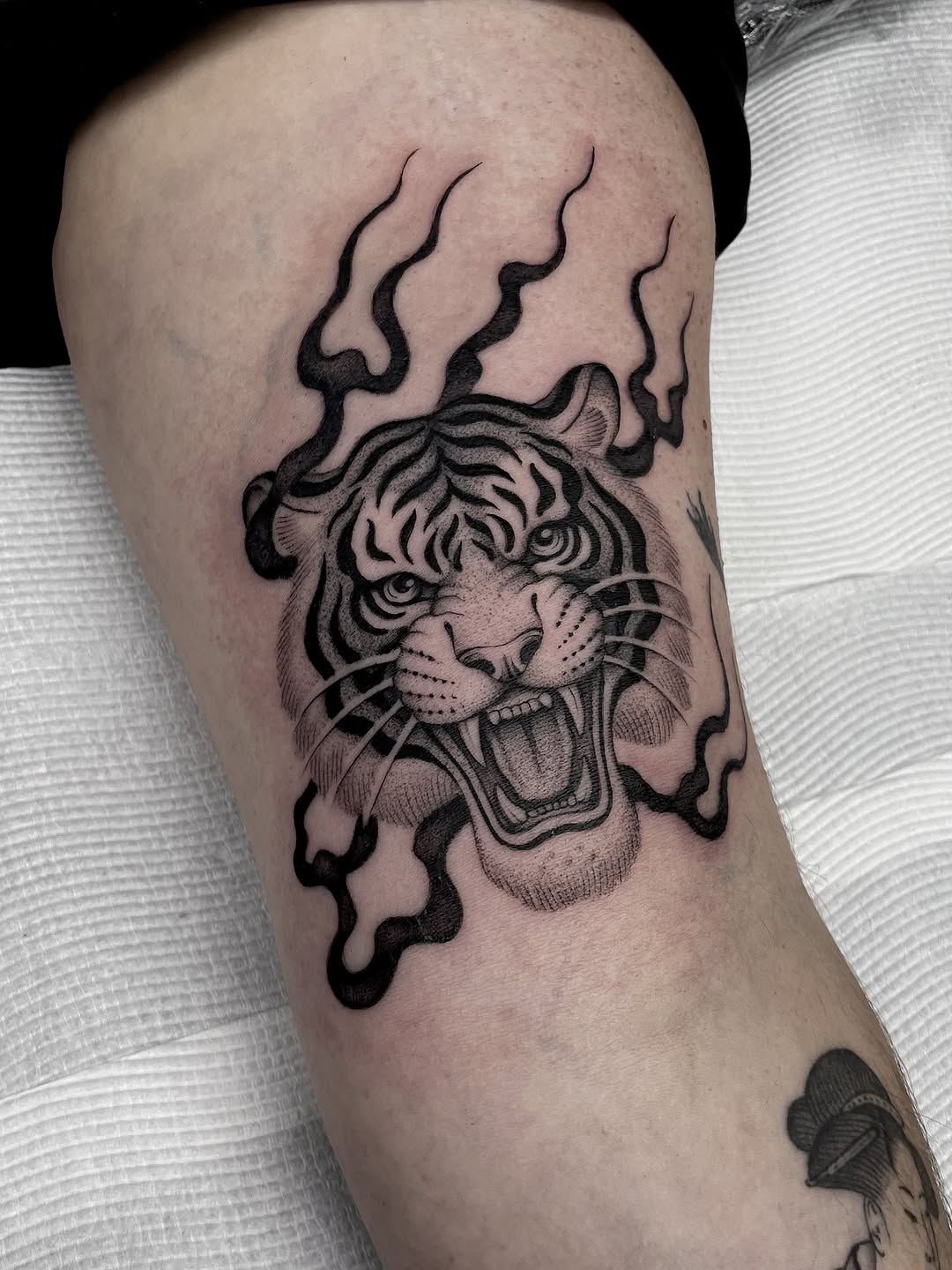 Had a heap of fun doing this one for Sam. Thank you so much mate 🙏
.
.
.
#goldcoasttattoo #backpiece #backtat #goldcoasttattooartist