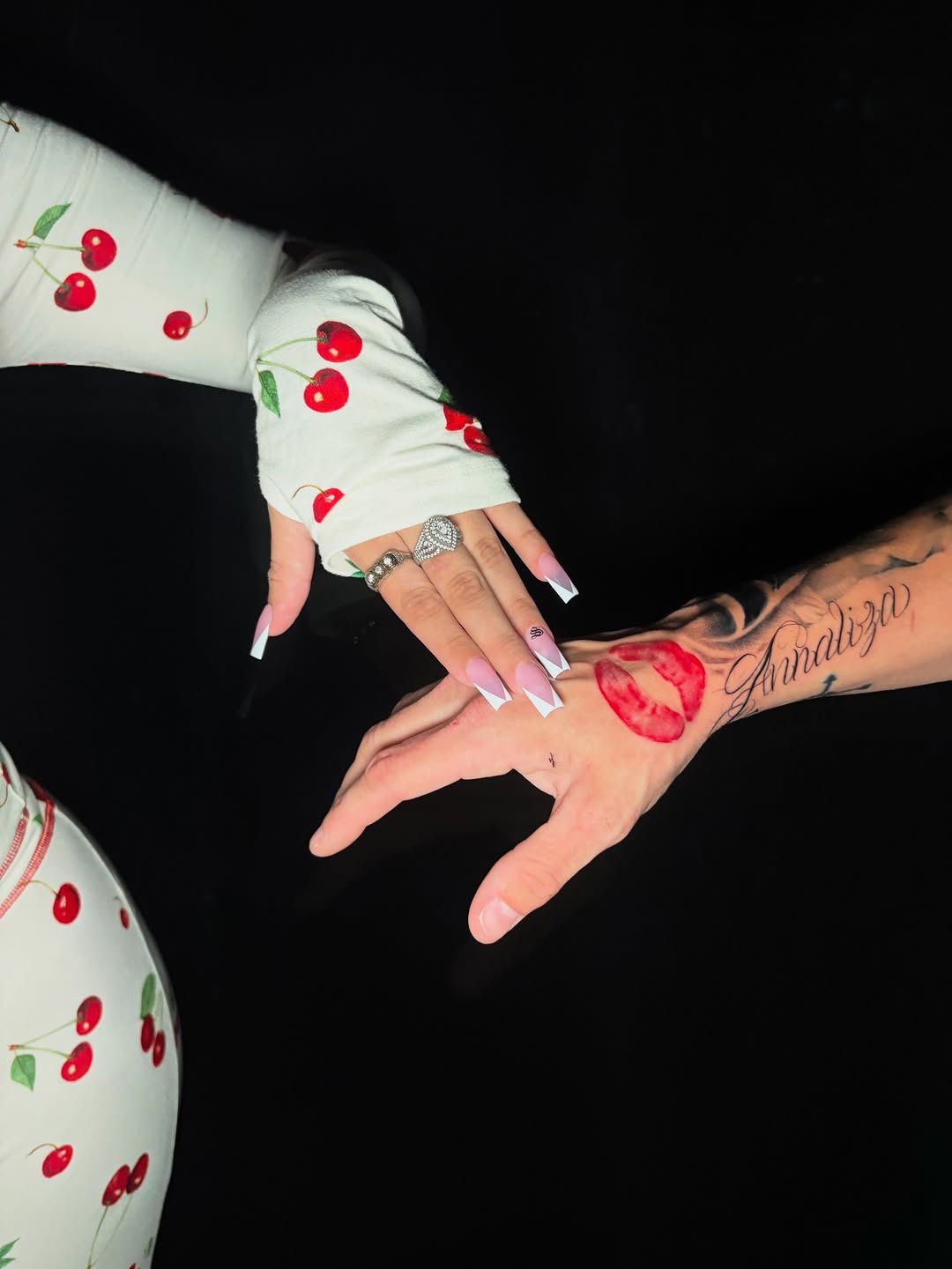 I started something soooo cool yesterday but I won’t be finishing this up until after Halloween 😭😭😭 SO HERES A PREVIEW OF MY NEW FAV TATTOO EVER lm