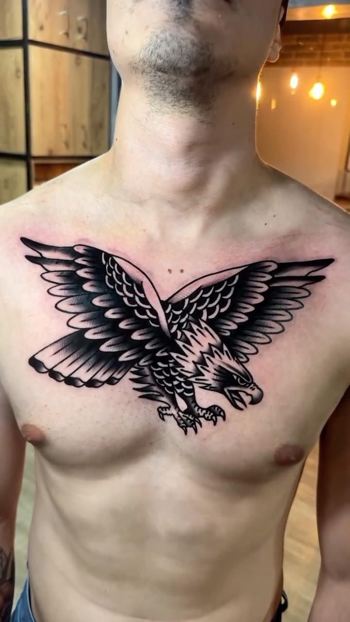Águia oldschool, clásica no peito águia 🦅 
•
#tattoo #oldschool #art #tattoos #sc #sp #bc #brasil #old
