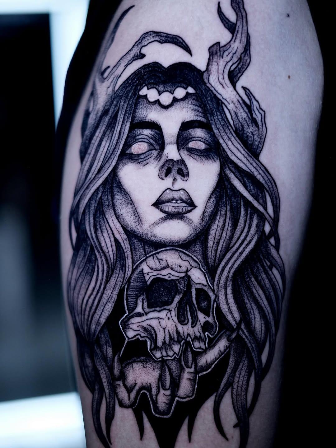 Un proyecto que apenas comienza. ⚔️🖤

Mi cliente quiere llevar todo su brazo hacia una misma historia, inspirada en la cultura nórdica.

Ya tenía est
