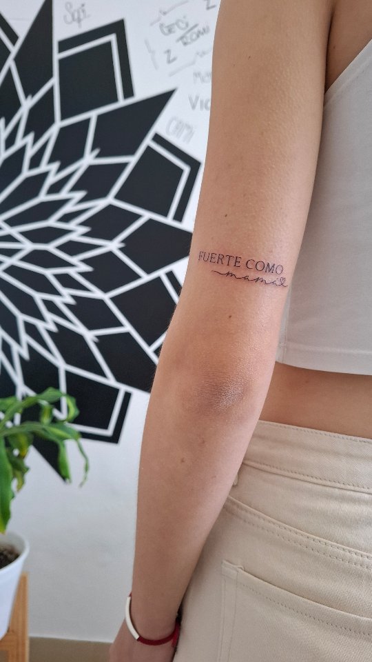 》 Ellas se llevaron su diseño tatuado y eligieron su regalito :) _🖤