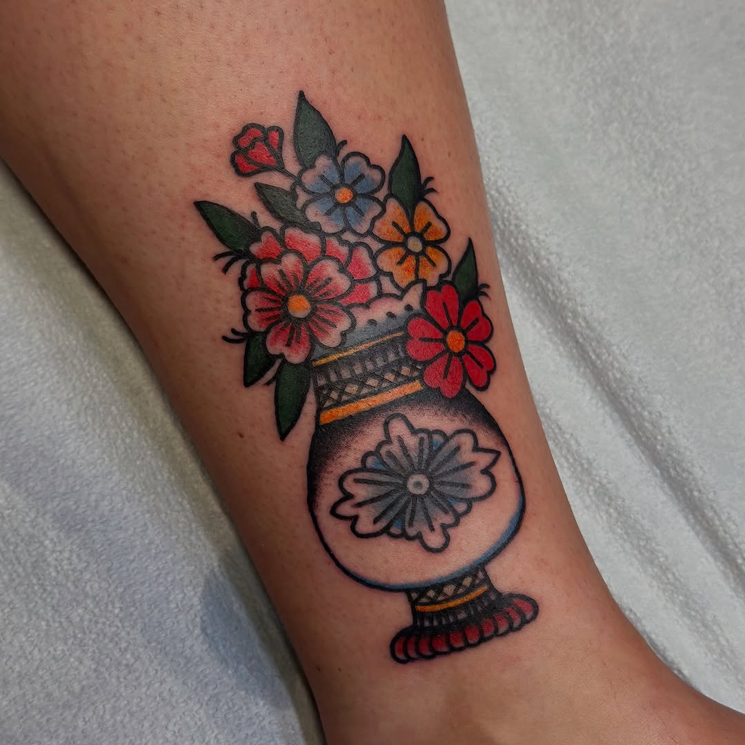 🔥GUEST ARTIST ANNOUCEMENT🔥OCT 16-19🔥

Full time traveler @mollygotlib will be with us hanging and tatting from Oct 16th to the 19th, there is plent