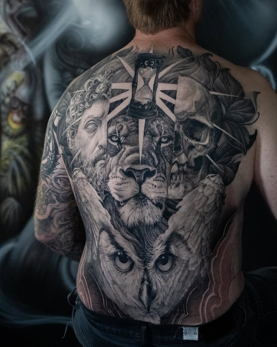 Ten sessions. 50 hours.
After months this piece is finally finished. The client wanted a masterpiece so he had to spend masterpiece money and master