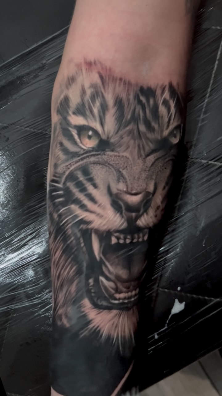 Cover up 🤙🏼🤙🏼 Últimos detalles de blanco #tattoo #tattoos #tatuador #comotatuar