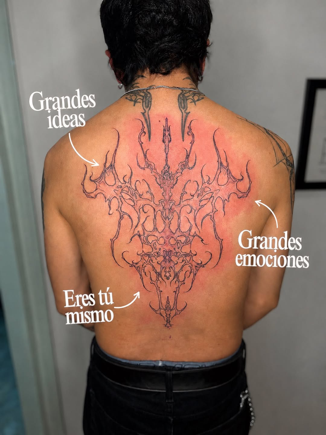 De una idea a una pieza que ahora forma parte de ti!🌟🕸️ Ya tienes una idea de tu próximo tatuaje? Visítanos y has realidad esa idea que tanto tienes