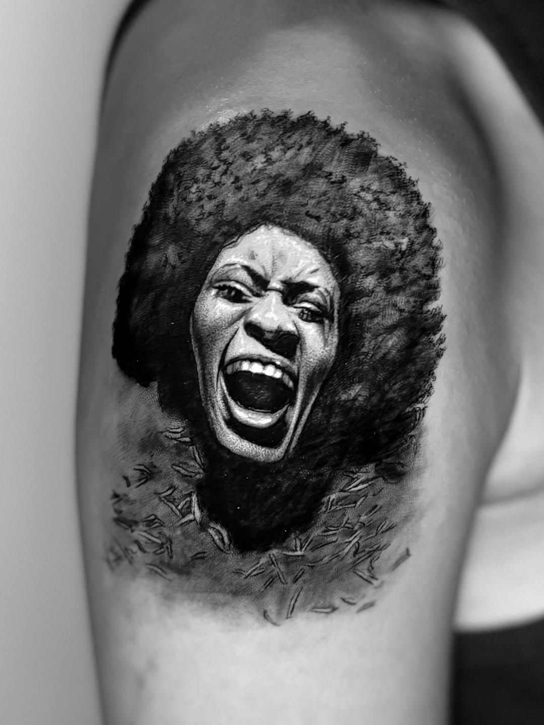 A new lil addition to this client’s growing collection :) Designed to hang from and connect with the tattoos already there. 

So grateful for the trus
