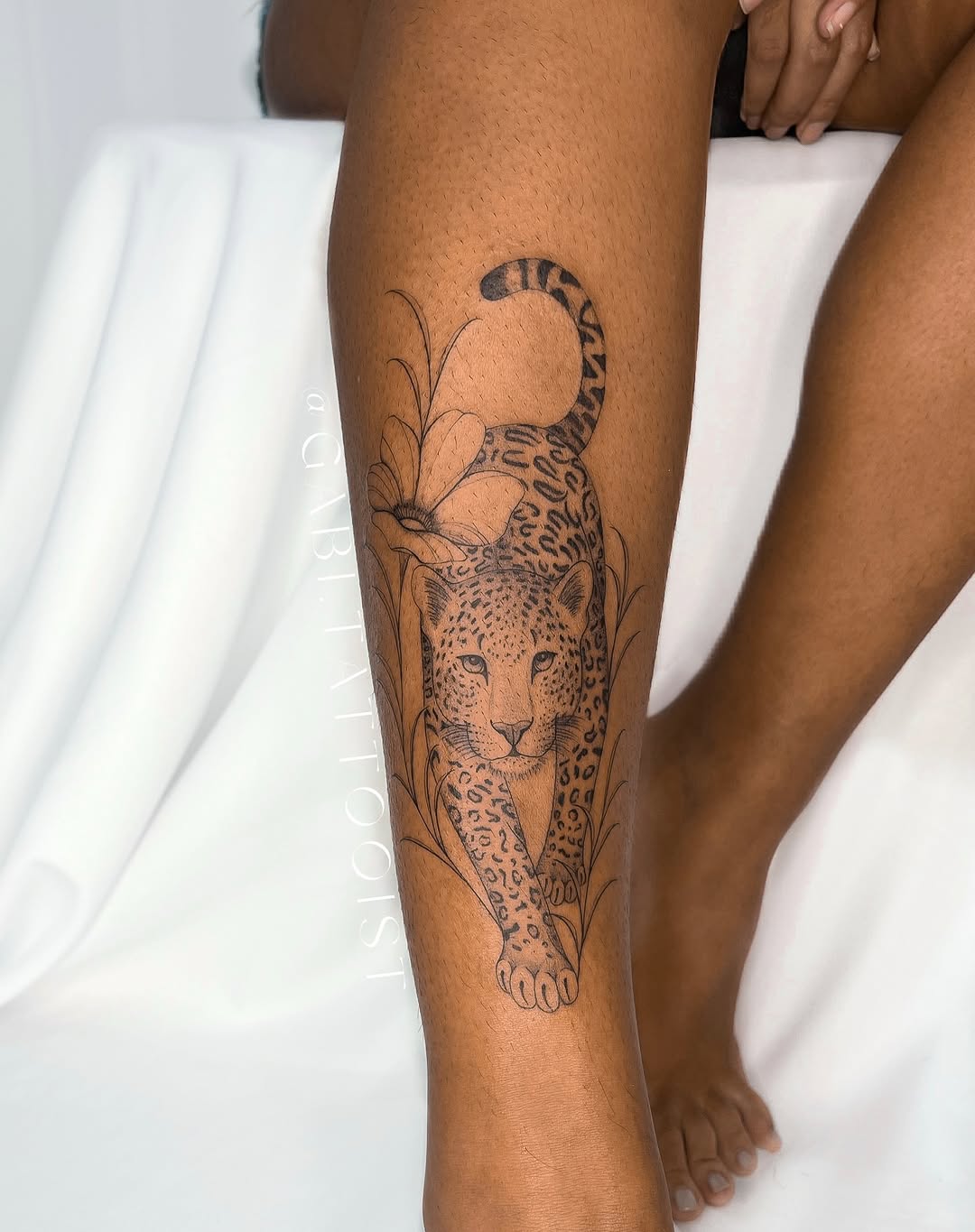 Projeto autoral tatuado na pele da Duda🐆
Onça super delicada✨
.
.
.
.
.
#tattoo #tatuagem #onça #tattooonça #riodejaneiro