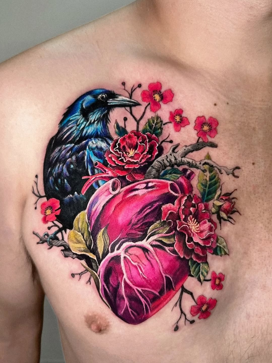 Hoy hicimos un cover-up sencillito. ¡Los tonos intensos de la orquídea cubrieron perfecto el tatuaje anterior, ni se nota lo que había antes!
¿Se te a