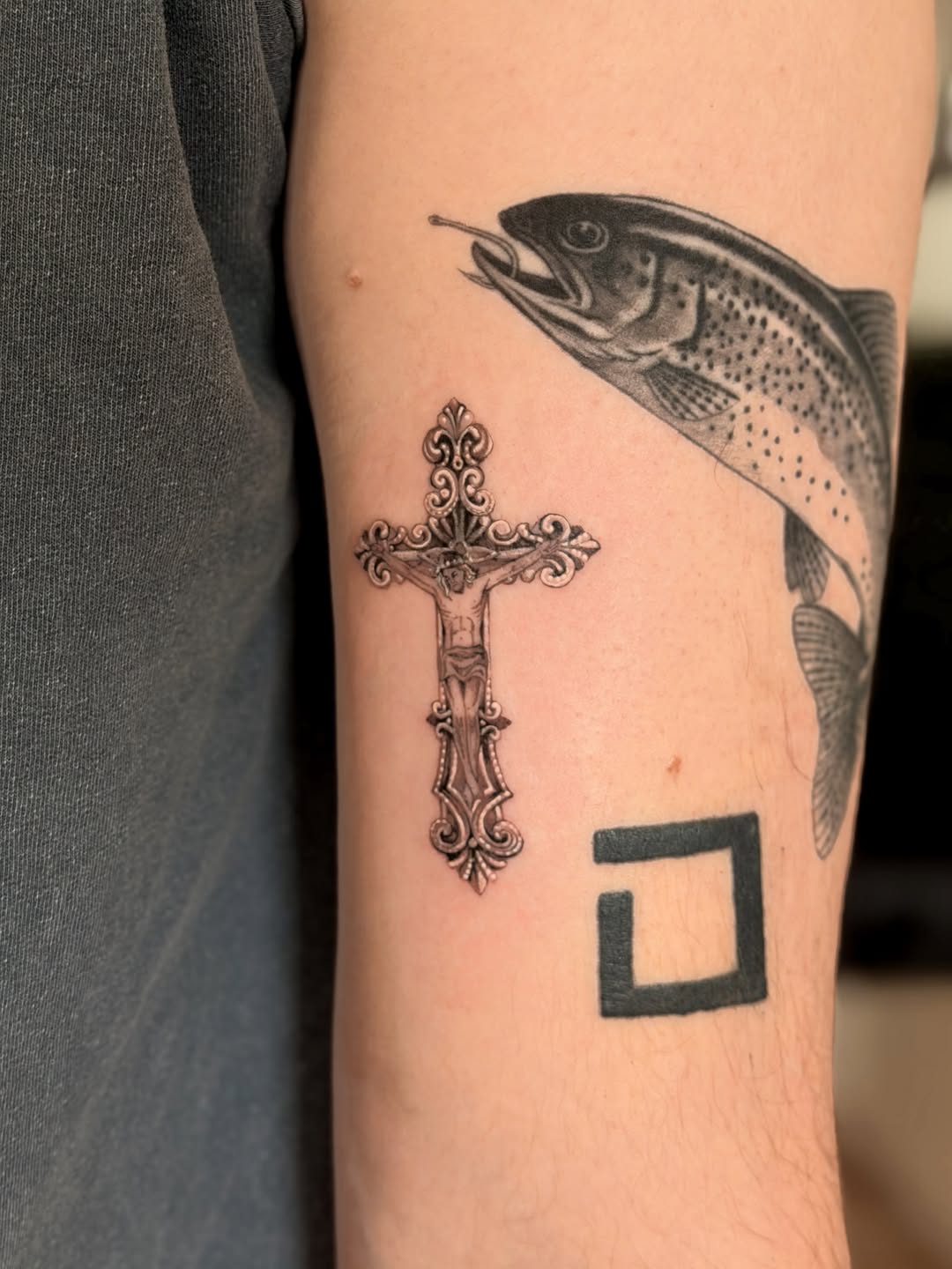 I call this combining old and new. Thank you Brittany 💝 would pour my heart into tattooing anyone who keen to get something similar. I love this plac