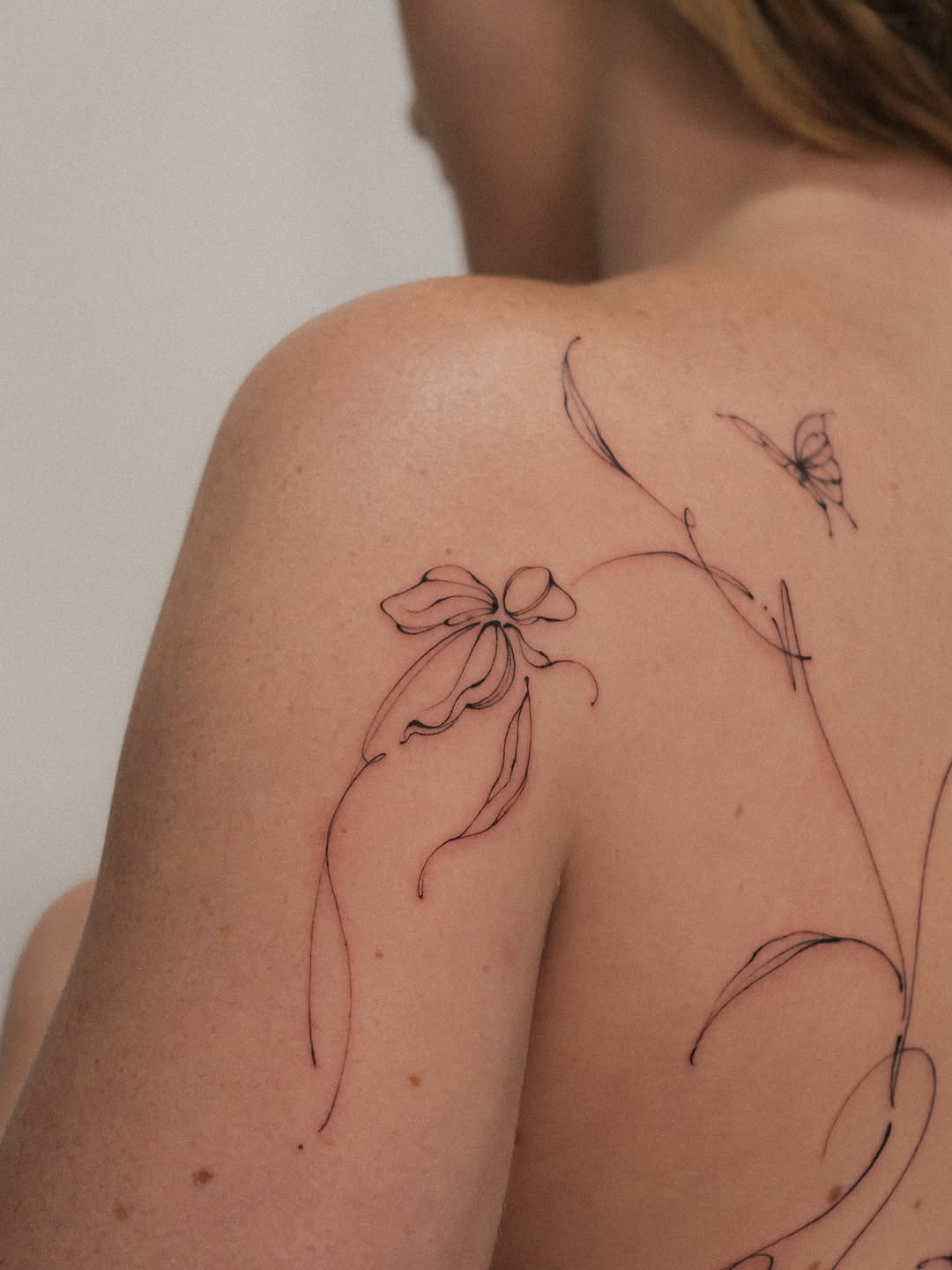 September/October bookings are open✨
.
.
.
#nyctattoo #nyctattooartist #floraltattoo #finelinetattooartist #abstracttattoo