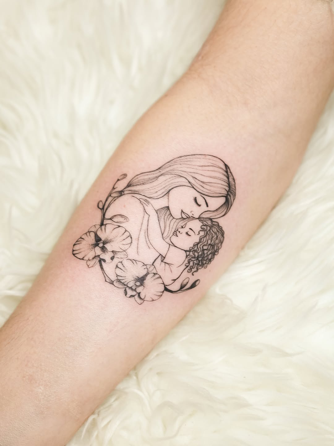 Criação mãe e filha para querida Sandra, um simbolismo autêntico do amor 🧡 

Feito no @lumminatattoo 

__________________
click in the link via bio
o
