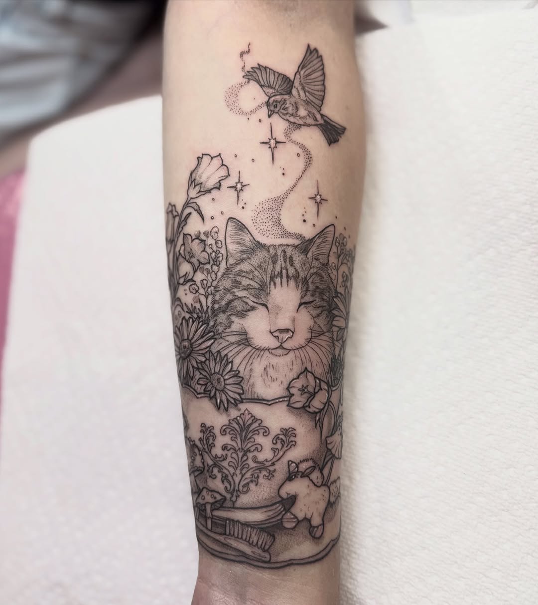 🐭 ⚔️ 🛡️ 🐮 🍪 🦔 🦦 🦊 🐸 the most magical lower leg sleeve! We started this with the adventuring otter and fox followed by the frog prince one year