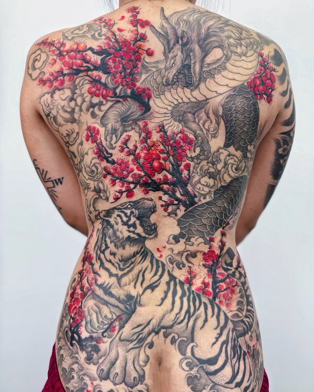 Purple Plum Blossom
Part III β Completion
.
.
.
.
.
.
#purpletattoo #purpletattoos #blossomtattoo #cherryblossomtattoo #plumblossomtattoo