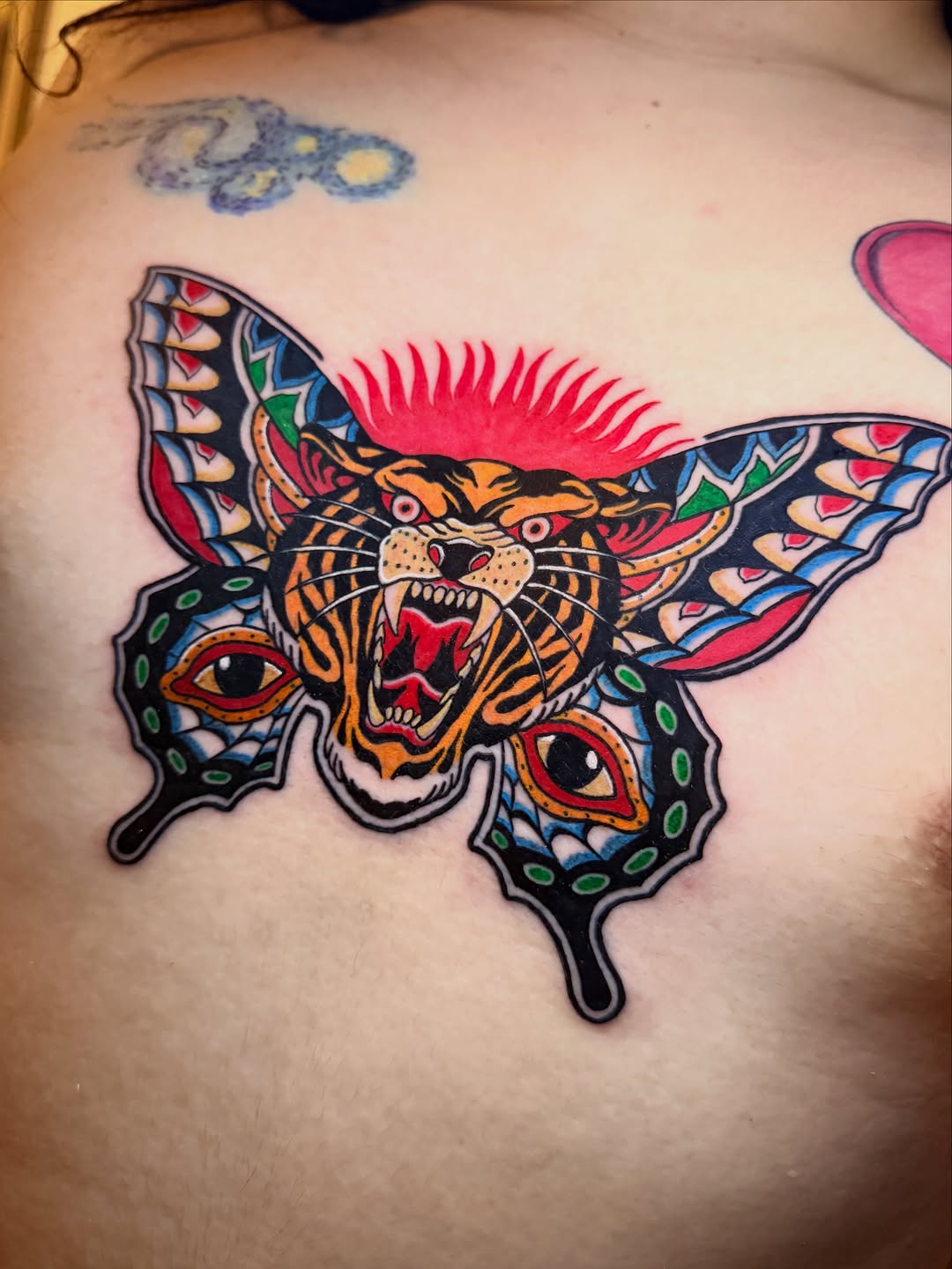 How i lovely this tattoo🤩, lama tidak mengerjakan old school tattoo.
Ternyata menyenangkan🤩🤩

Jadwal keberadaan saya😬
📍Salatiga 1-23 agustus
📍Be