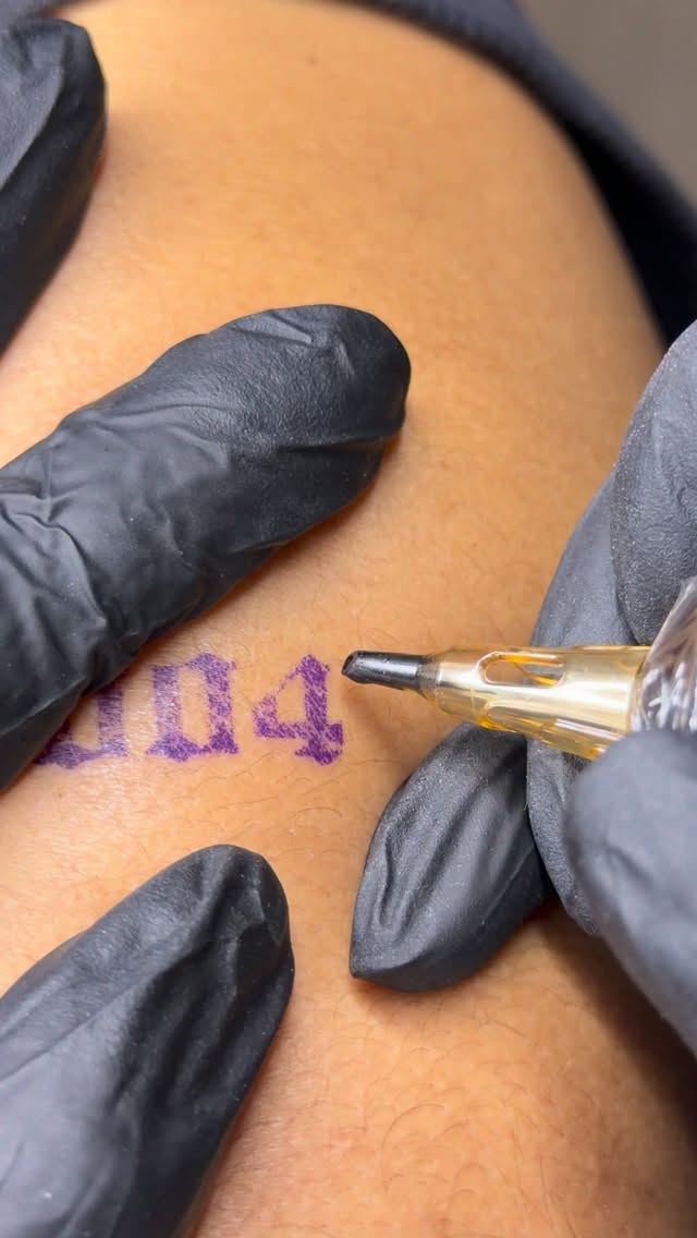 Getting a Tattoo while telling stories 😁