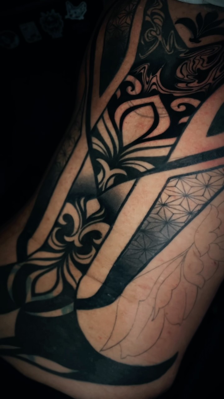 High contrast black and grey hits different ๐ฅ
#tattooart #girlswithtattoos #blackandgreytattoo #tattooideas #tattoo