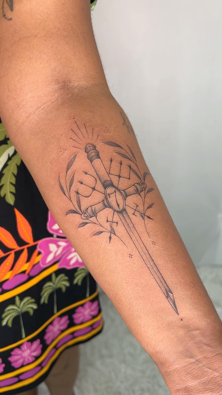 Hoje você vai estampar e embalar um pedido da minha loja comigo, vamos?! 💛 A Anna do Rio de Janeiro encomendou duas camisetas oversized, uma Oyá e um