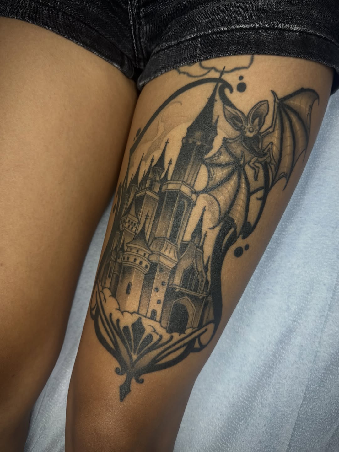 Pin striping or cyber sigilism? You tell me👀
•
•
•
•
•
#fineline #cybersigilism #phoenixarizona #tattooideas #femininetattoo