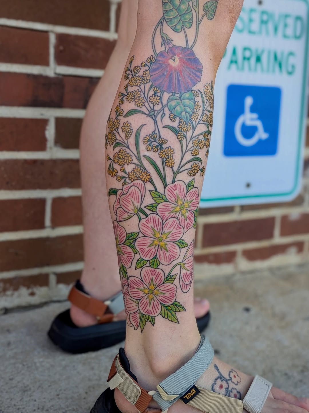 Love the uniqueness of this. Work in progress, but I had to share.

Thorned vine and flowers by @_tadcoleman_ .

Tad is now taking appointments for Oc