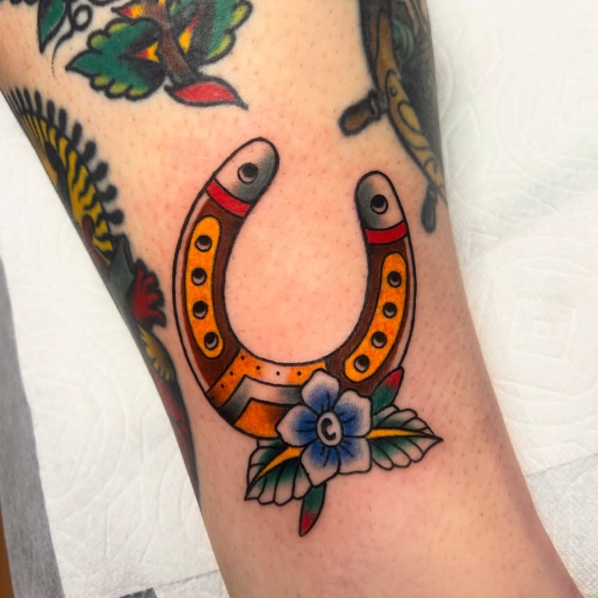 ✴️FREEHAND WORK✴️

Here's a look at my most recent projects where I get to work a little marker magic and draw directly onto skin!

Some of these pics