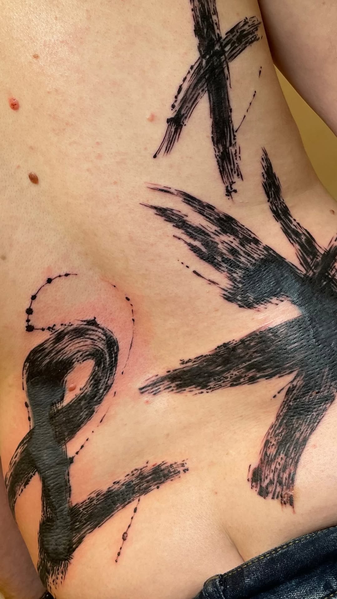 Some cute fineline stars from my flash for Melody ✨ 
DM to book in!
•
•
•
•
#sydneytattooartist #tattooapprentice #artist #finelinetattooartist #finel