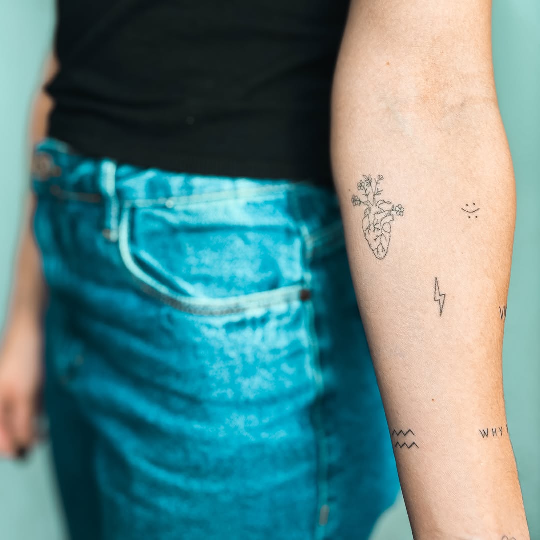 Entre lâmina, folhas, estrelas e caminhos... uma história inteira ganhou forma na pele. ✨🗡️🌿
Uma tattoo inspirada em O Senhor dos Anéis.
Vamos age