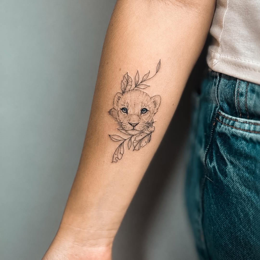 Amo a ideia de vocês ! Arrasta pra ver o significado 👉🏻👉🏻👉🏻Ficou algo único na pele da cliente 🤭❤️ Vem também tatuar a sua ! Link azul na bio �