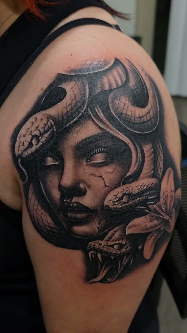 ⚜️HEALED LEG SLEEVE PROGRESS ON @mercedesbenz.joseph ⚜️

✉️ DM OR HIT TEXT BUTTON FOR BOOKING INFO 📚

📍LAS VEGAS 
📍CALIFORNIA

 @papatattoosupply @