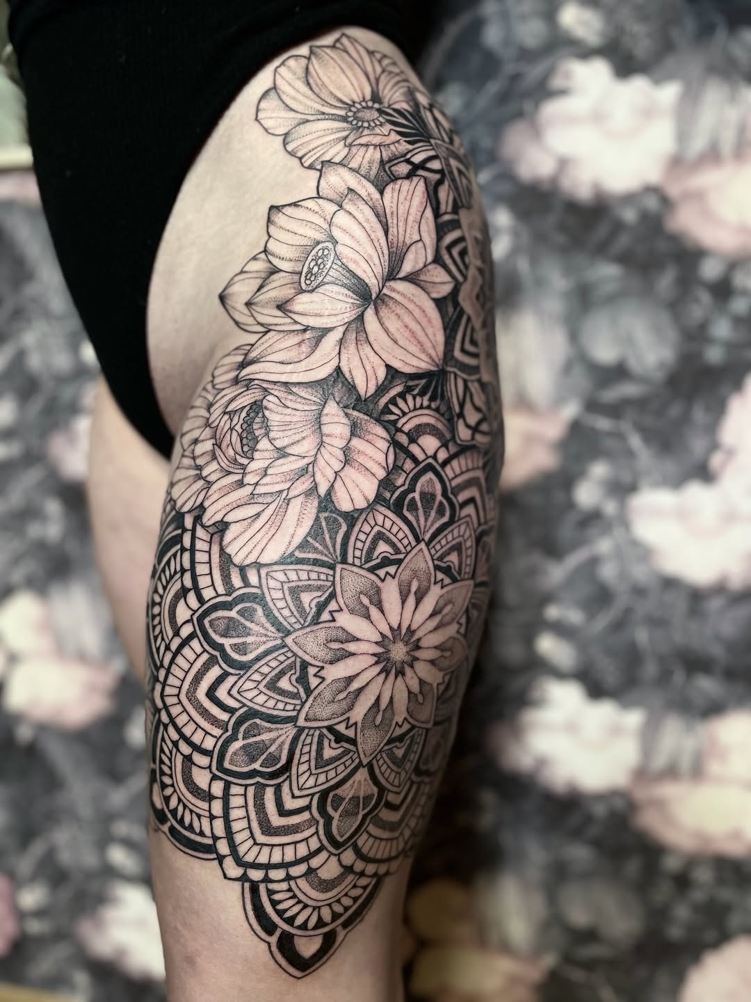 The first of the @mondialdutatouage 🇫🇷 merci full pour ce projet 🙏🏻🙏🏻 #ink #tattoo #tatouage #ornemental #tattooconvention