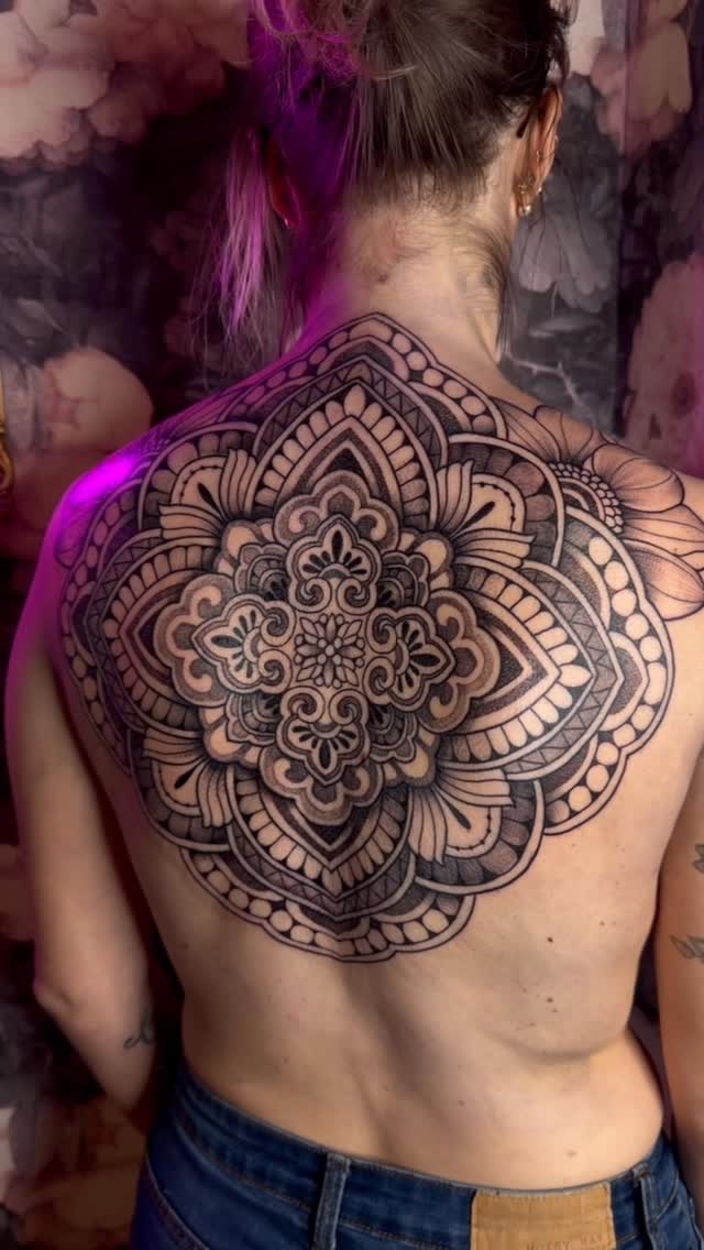 Repost ✌️ i love this one 🤩🙌🏻 #ink #tattoo #mandala #ornemental
