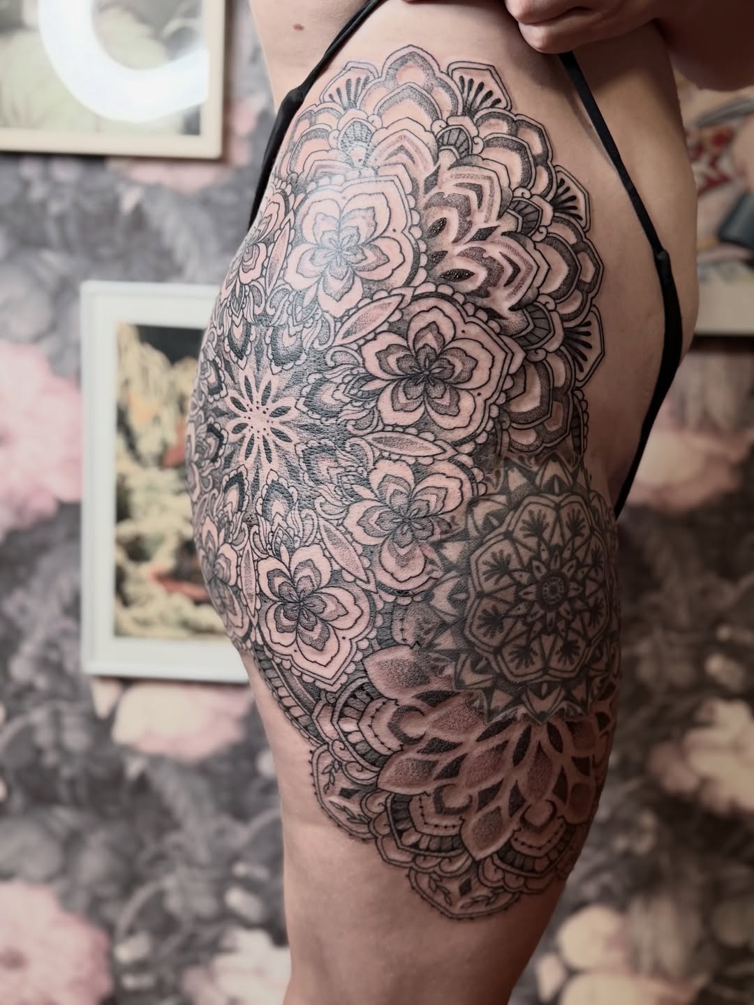 Projet trop cool à faire 🌟🌟🤘🏻🤘🏻👏🏻👏🏻 réalisé chez @obaketattooshop à Québec 🤩 #ink #tattoo #mandala #art