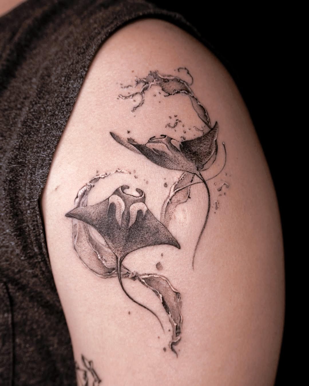 Icarus
Falling, sun, angel
.
#icarustattoo #angeltattoo #seoultattoo
#marutattoo