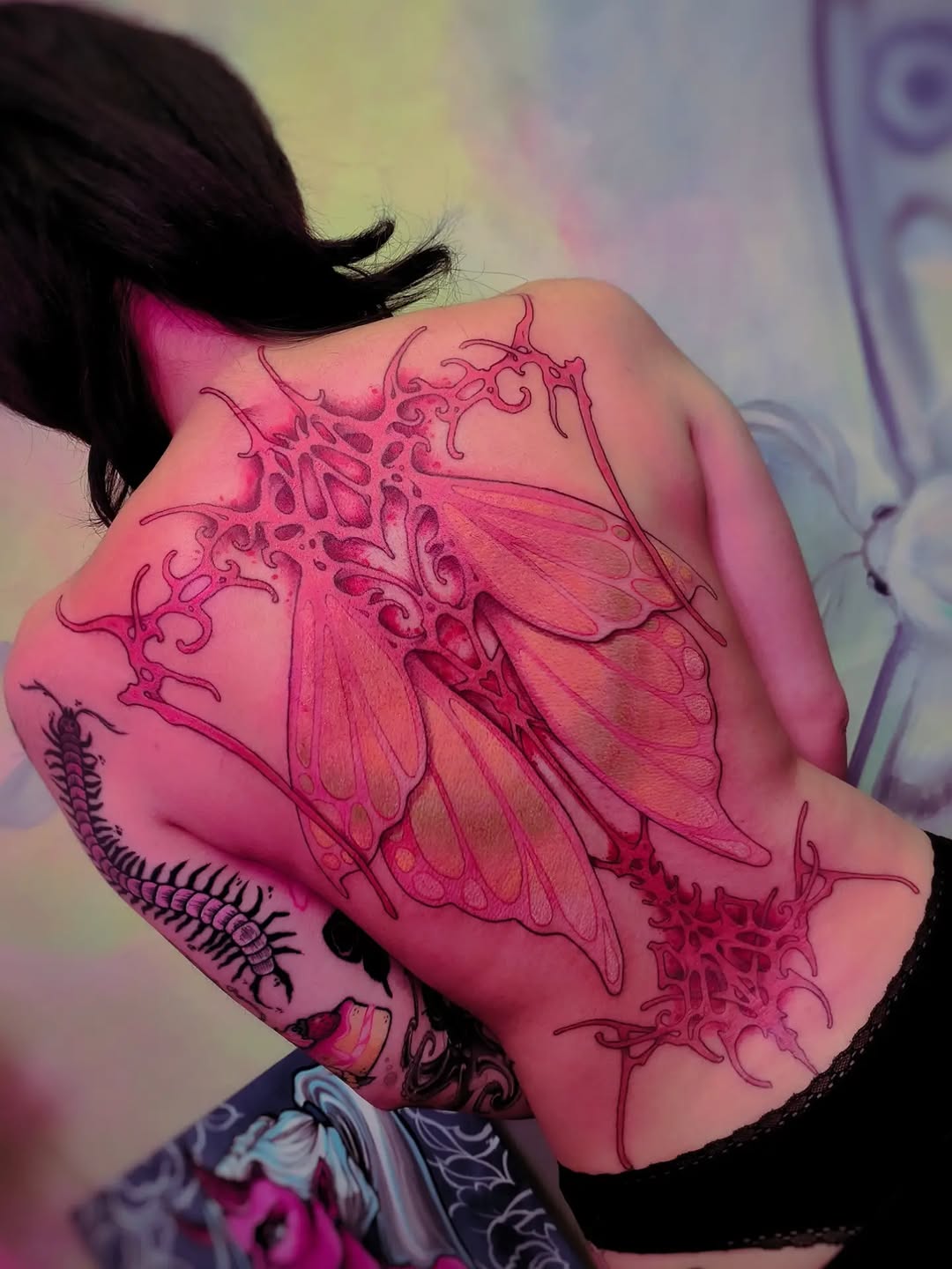 So thrilled with this piece for the beautiful JoJo.
Gorey alien insect vibes. So much fun!
🦋🦋🦋
Link in bio for enquiries.
Booking October
.
.
.