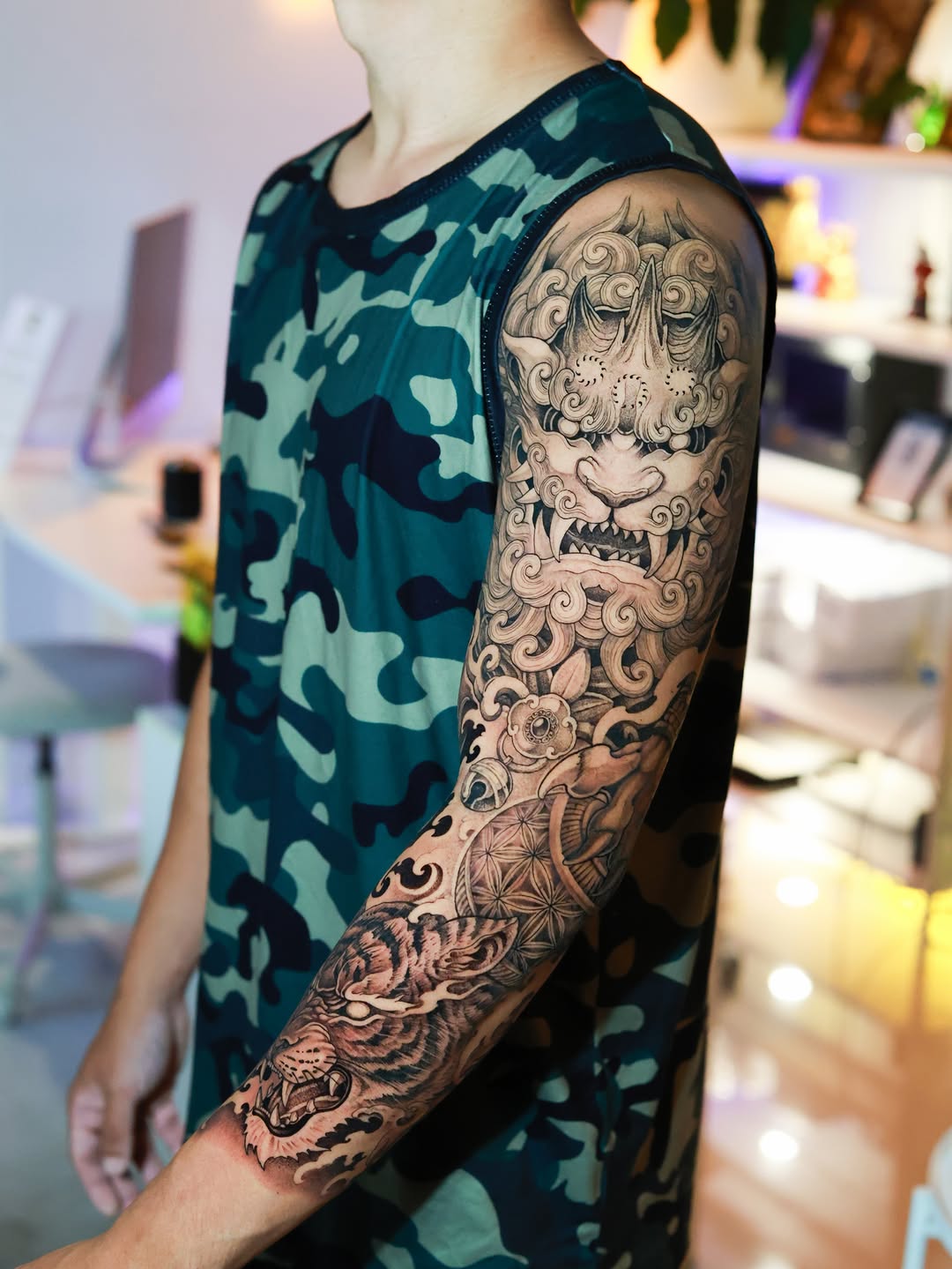 I am a tattoo artist from Thailand, I used to have bookings up to 2 years waiting list and now I am in Canada for a better life for my family.
I have