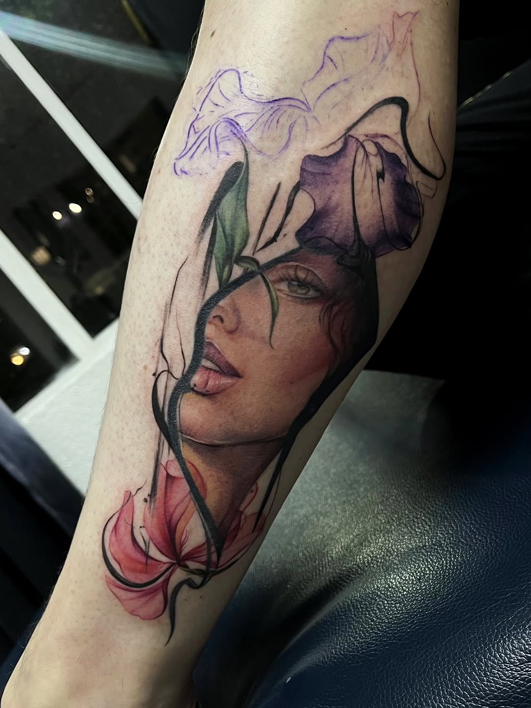 Que el único dolor que sientas por el resto del año venga de una aguja de tatuaje 🫶
#tattoo #tattoed #flowertattoos