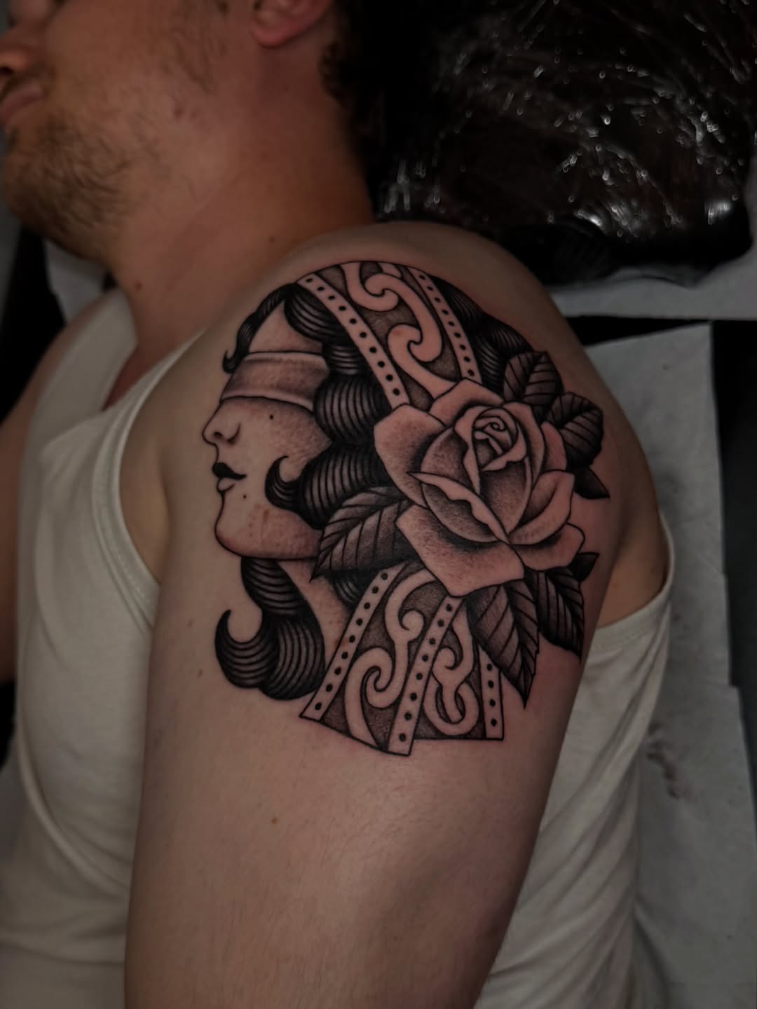 Flash designs for the upcoming Europe tour 🦅

Custom tattoos are always welcome.
Feel free to send me your ideas.
(Schedule may slightly change depen