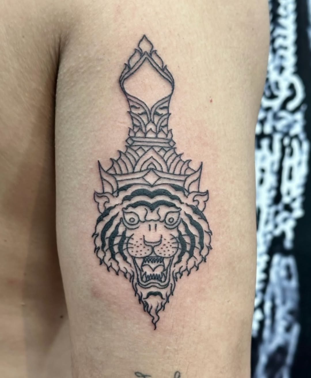 Fine Line Money Bag Tattoo π°
A minimalist money bag tattoo with clean black ink and delicate fine line details.
π Tattoo OD Studio Bangkok β Near