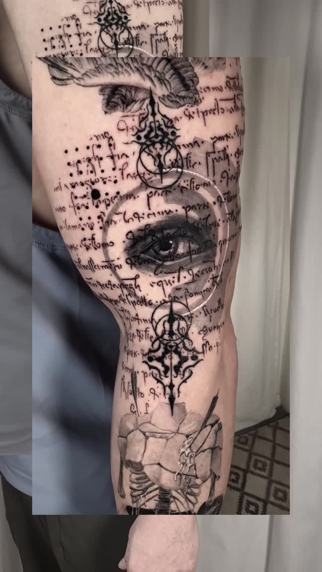 A whole new back piece completed for Orrian. Thank you so much for the trust!

Hercules stands in a position that shows he has already won the fight. 