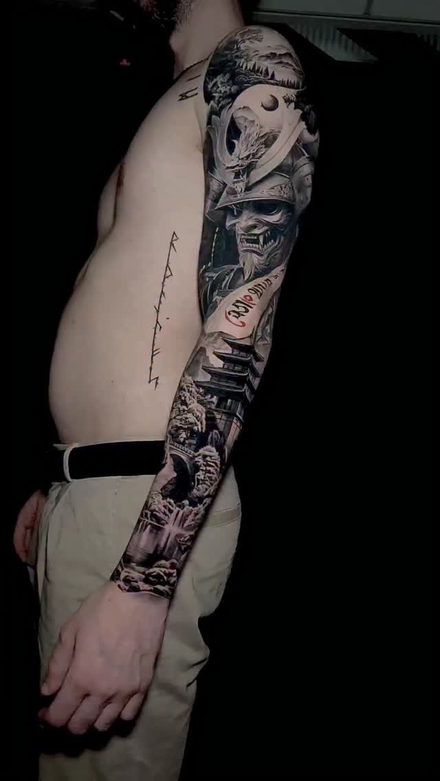 Ein hochwertiger Sleeve entsteht nicht durch einzelne Motive, sondern durch ein starkes Gesamtkonzept.

Dieser Arm vereint verschiedene Elemente zu ei